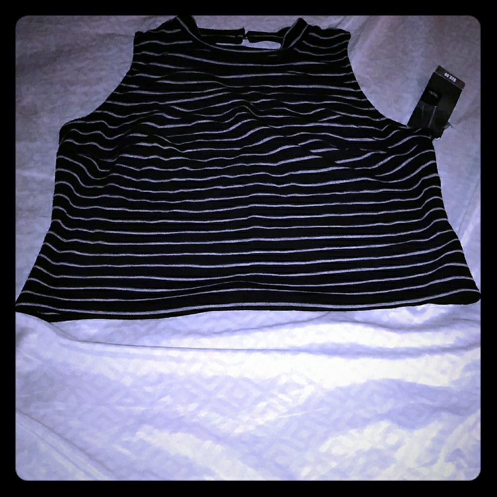 New black and gray crop top